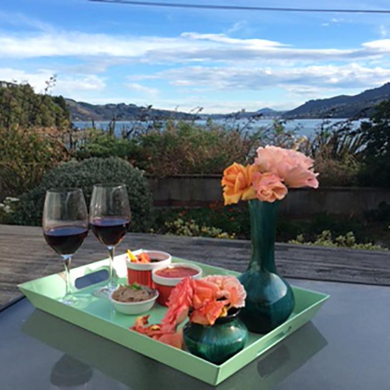 Arts Content Harbour View Apartment Macandrew Bay Bagian luar foto