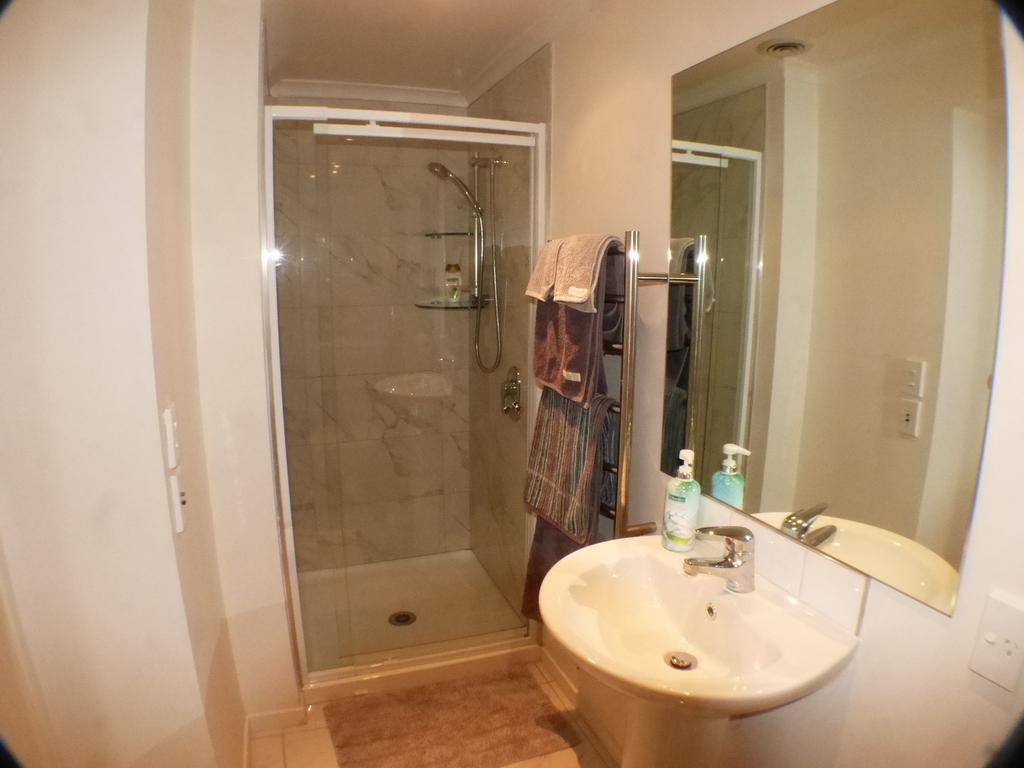 Arts Content Harbour View Apartment Macandrew Bay Bagian luar foto